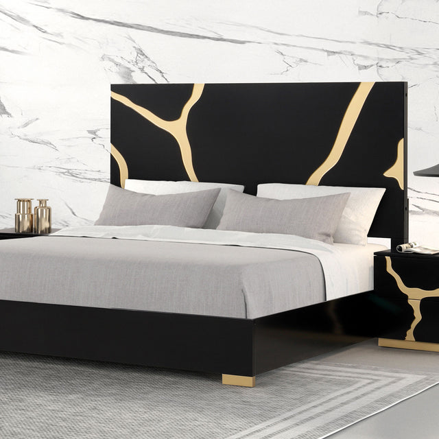 goldsberg-e-king-bed-with-gold-trim