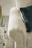 delgada-loveseat